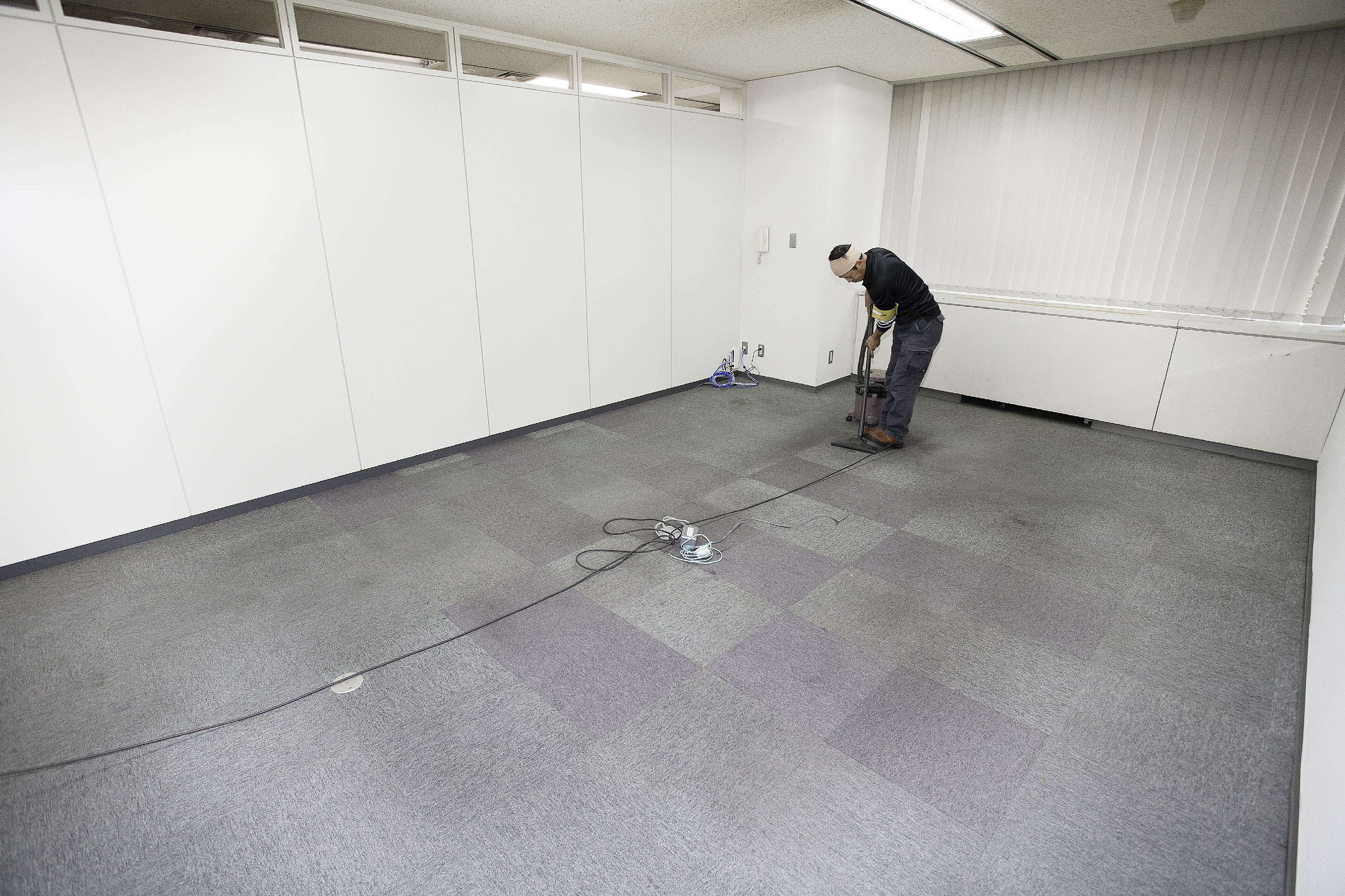 事務所移転に伴う不用オフィス家具・オフィス什器の回収を行いました。