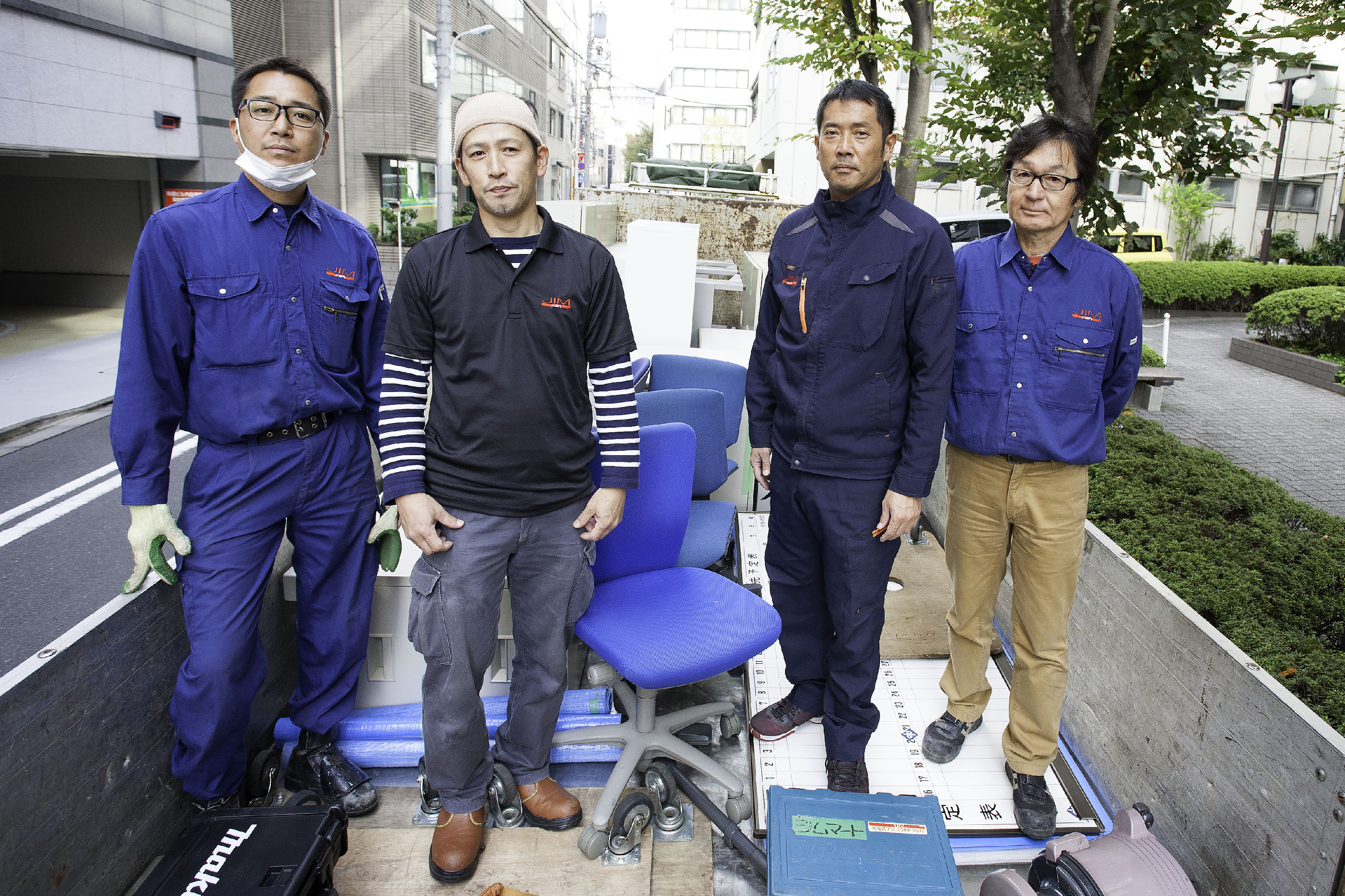 事務所移転に伴う不用オフィス家具・オフィス什器の回収を行いました。